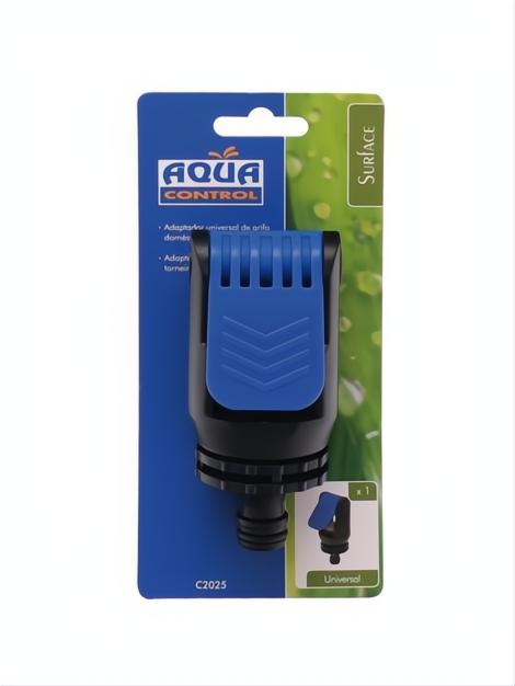 Adaptador universal Aqua Control negro y azul para grifo doméstico, en su empaque.