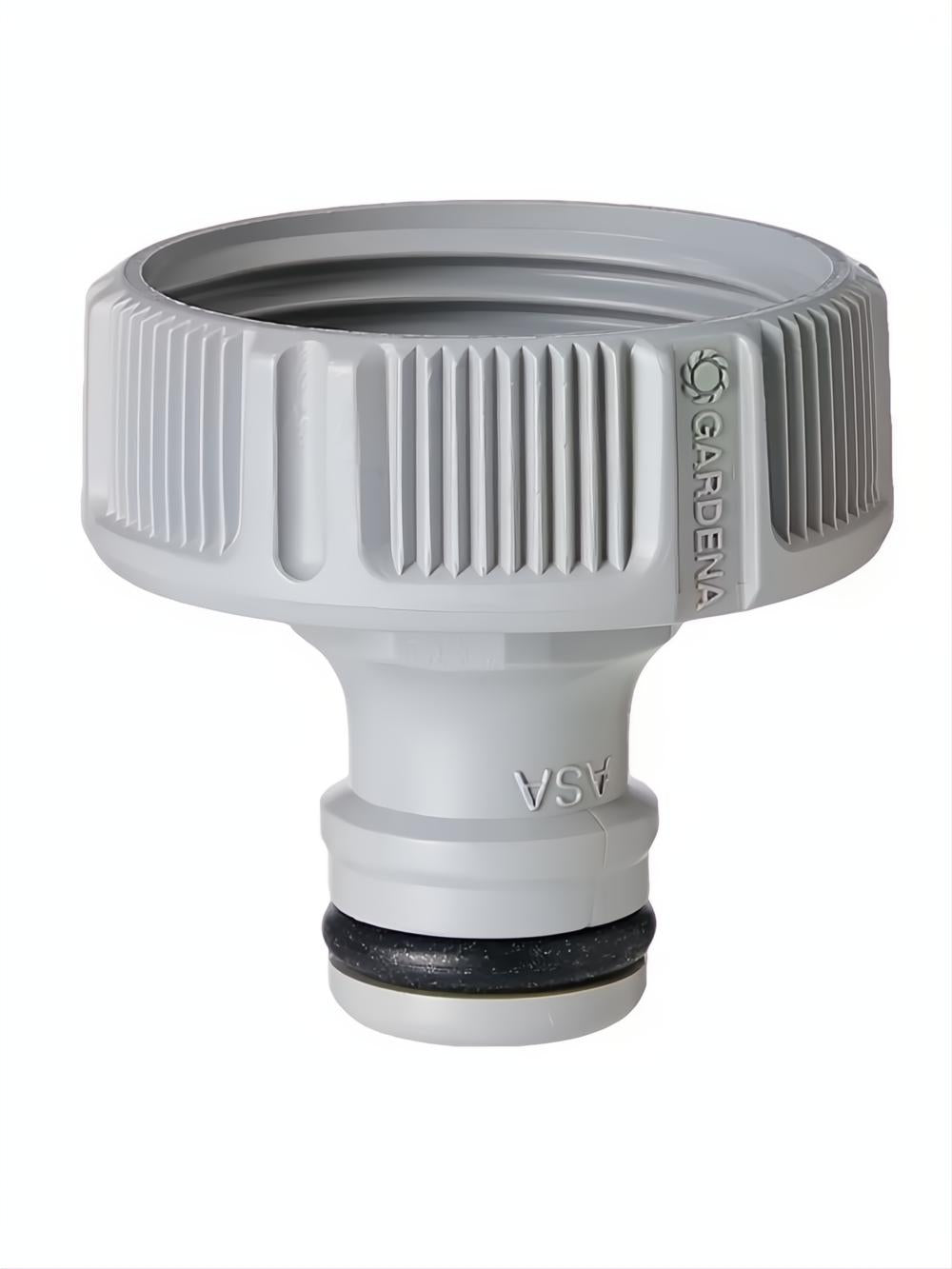 Macho adaptador Gardena gris de plástico para grifo de 26,5mm (¾") con junta negra.
