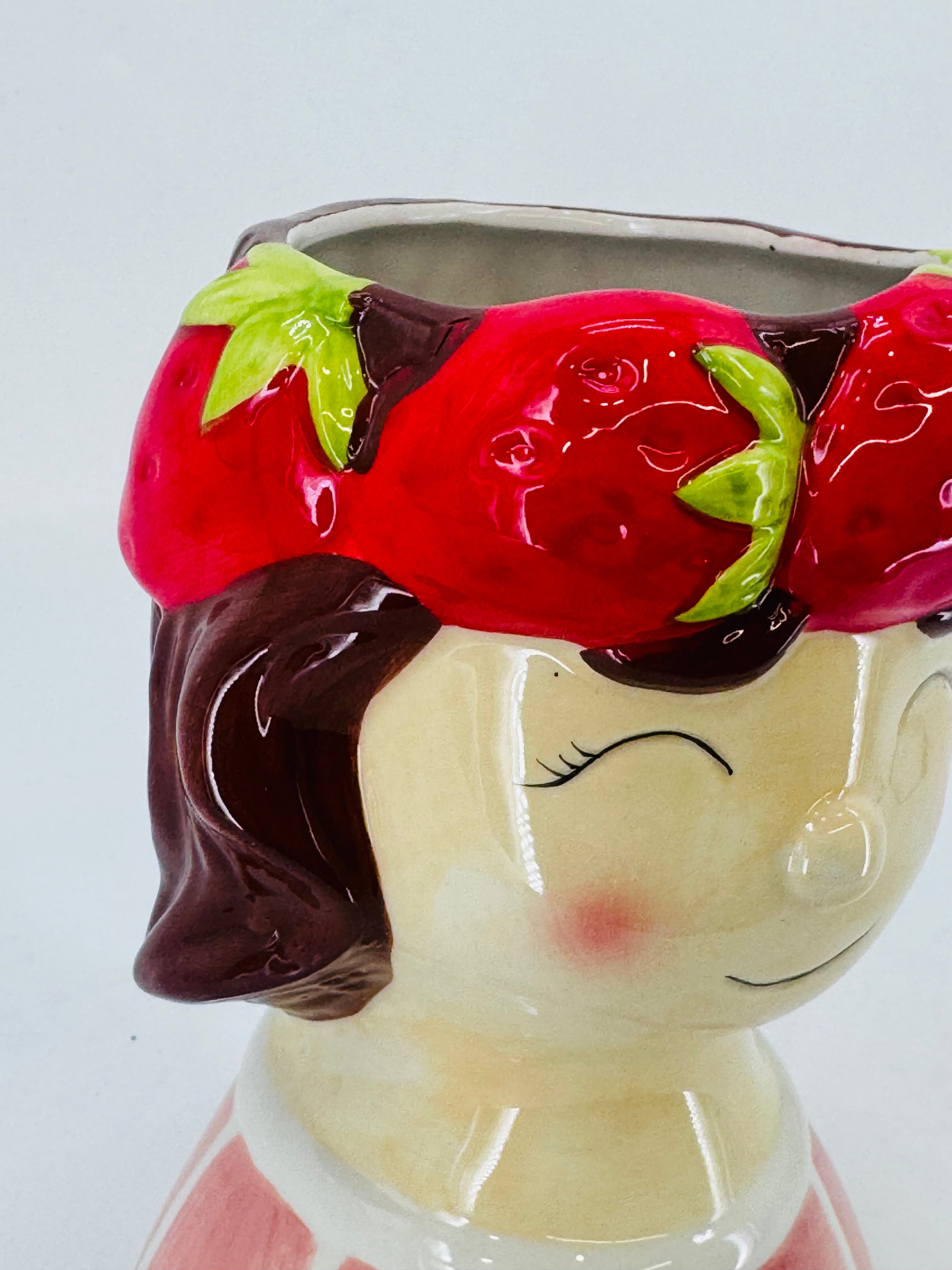 CHICA FRUTA DE JARRÓN 20CM 3