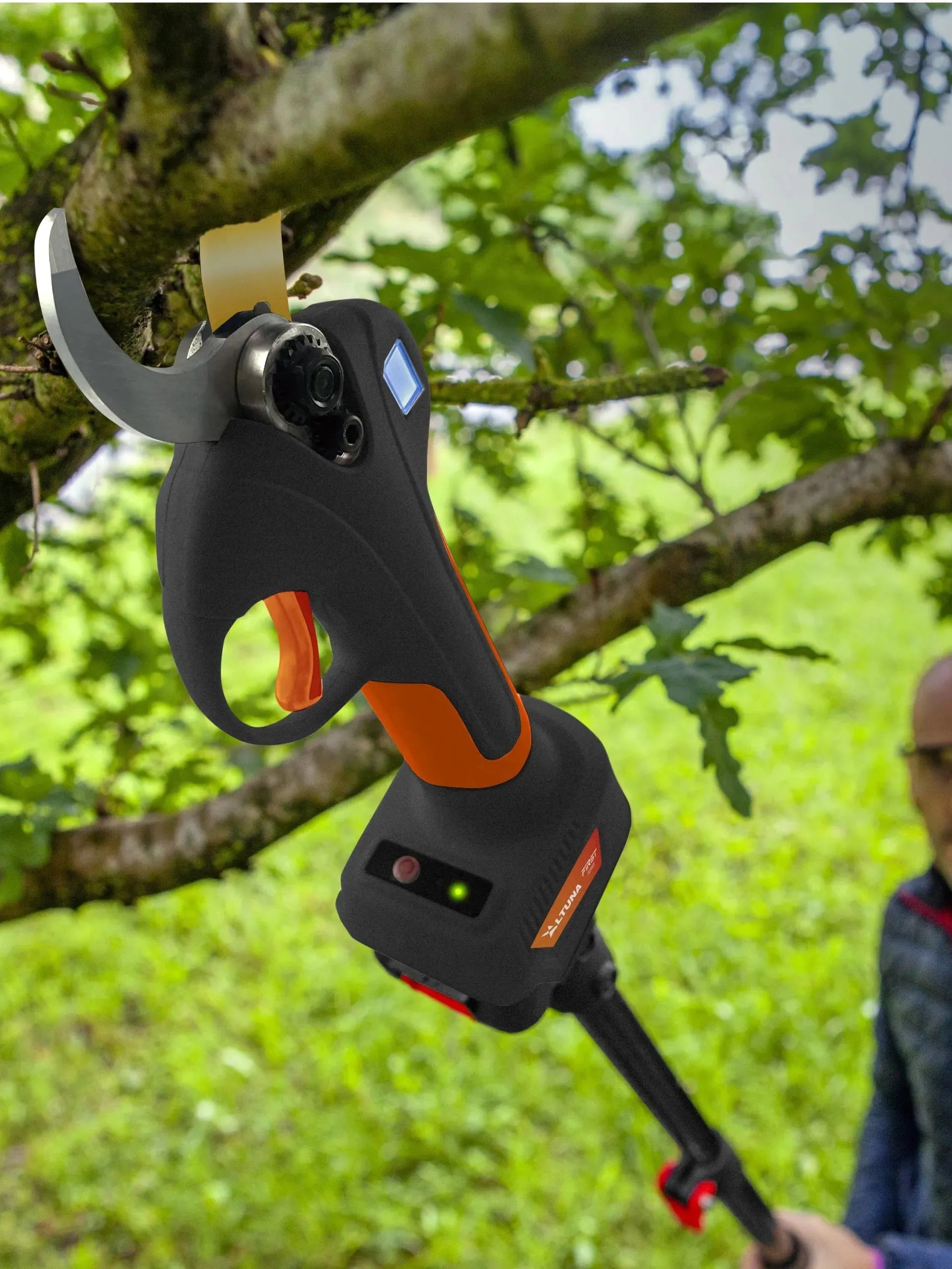 TIJERA BATERIA 21V 2Ah 28MM