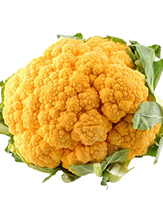 Coliflor naranja vibrante con hojas verdes, lista para consumir.