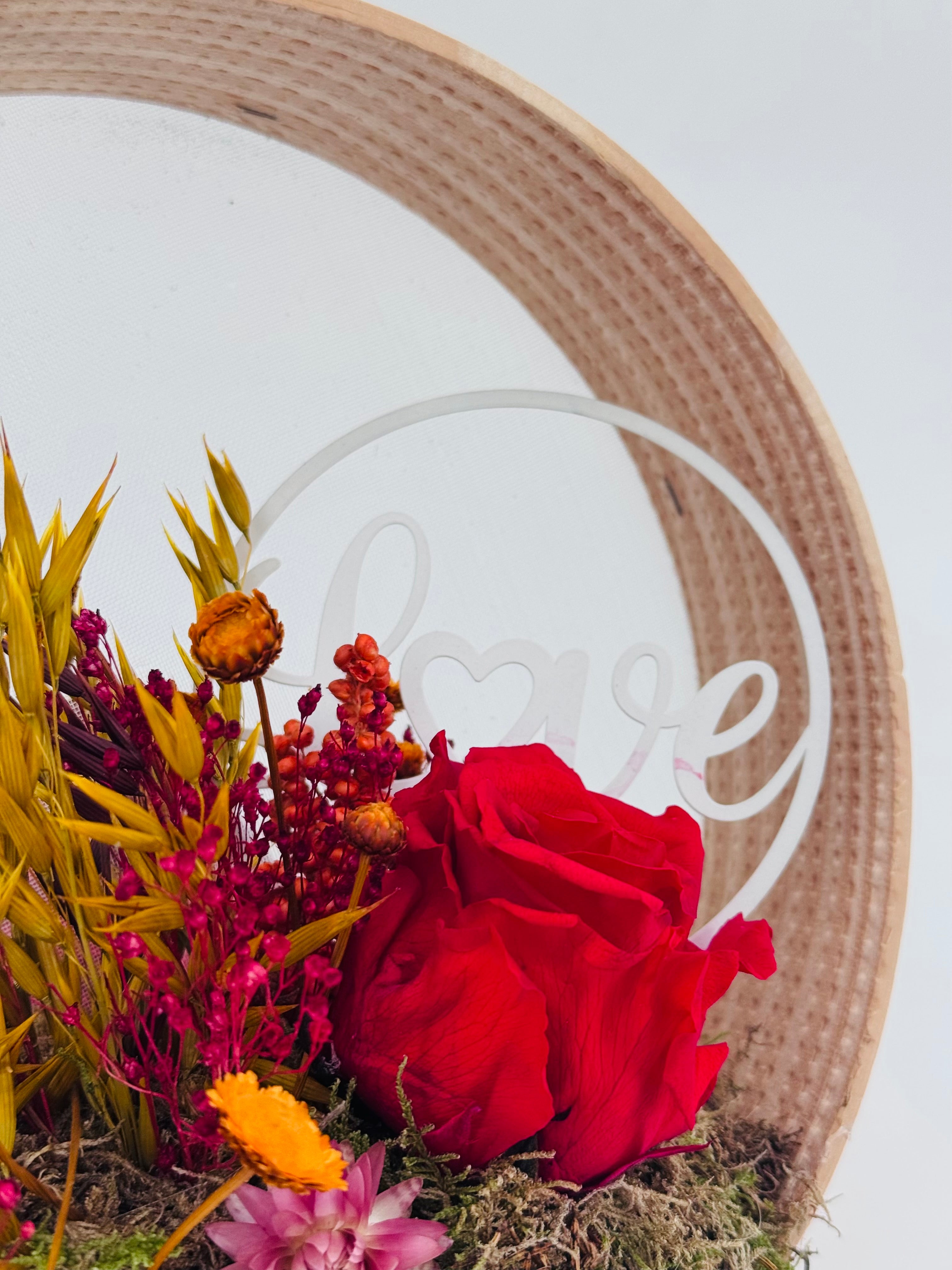 COMPOSICIÓN FLORAL EN PENEIRA 24CM