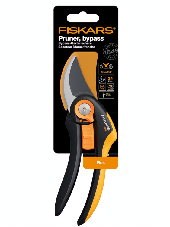 Tijera de podar Fiskars P541 bypass negra y naranja en su empaque, capacidad de corte 24mm.
