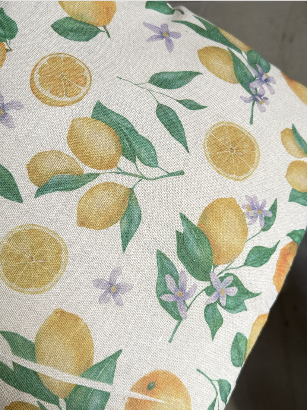 COJÍN CON ESTAMPADO DE LIMÓN 45X45