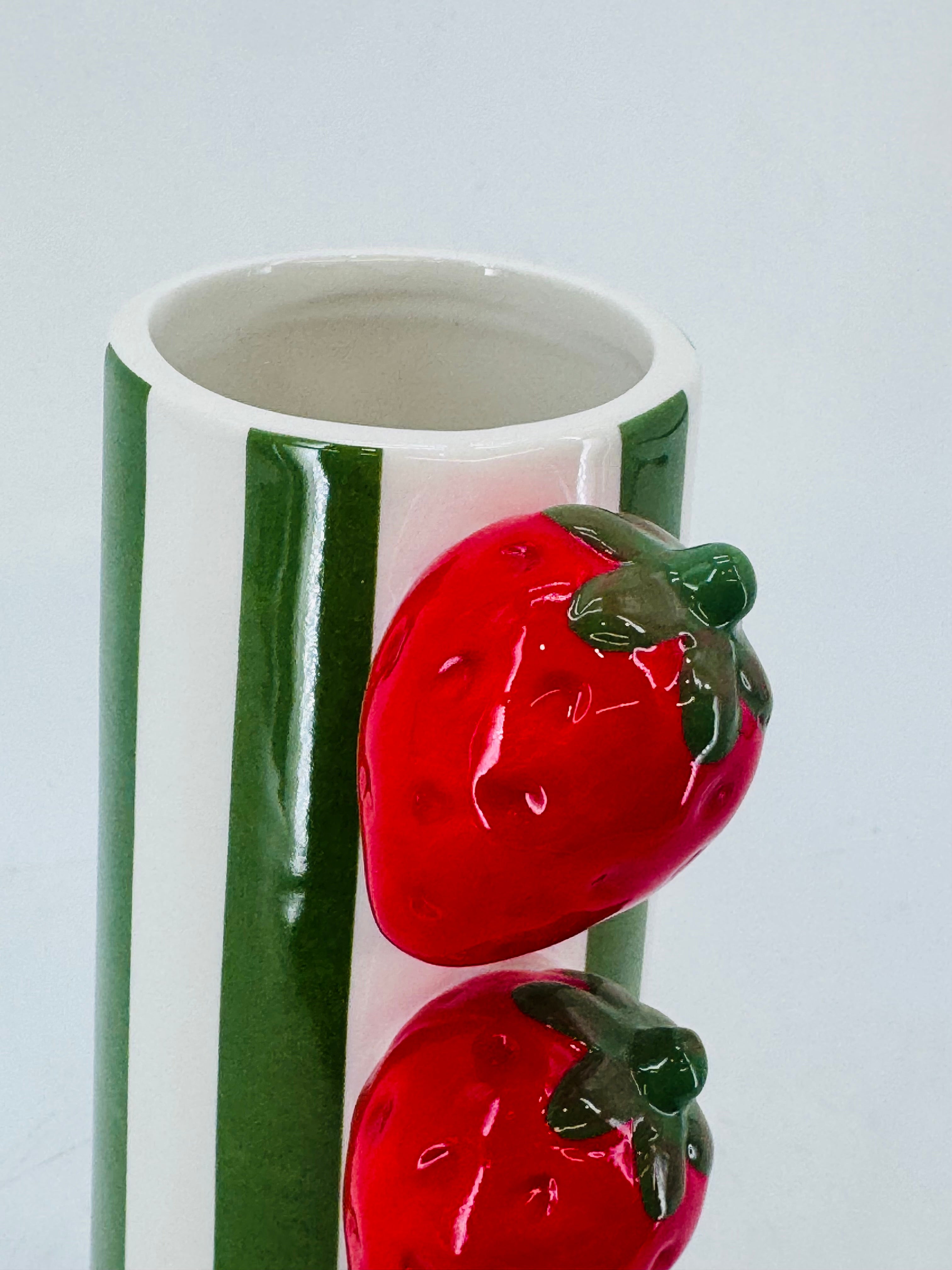 JARRON CON RALLAS VERDES Y CON FRESAS