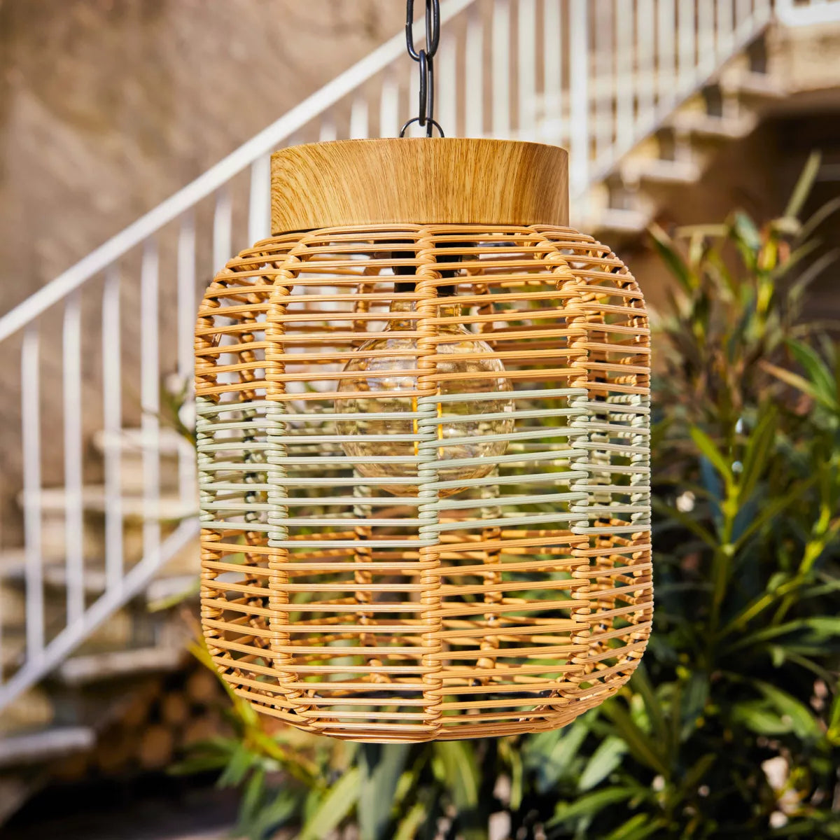 LÁMPARA SOLAR COLGANTE DE MIMBRE CON LUZ FIJA 20 CM