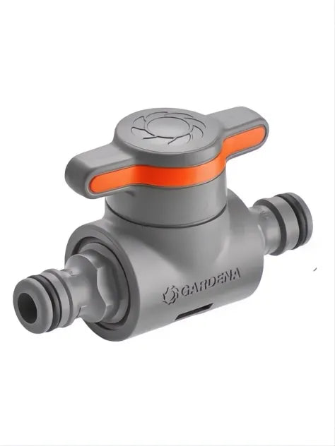 Llave de paso Gardena OGS gris con palanca naranja para control de flujo de agua.