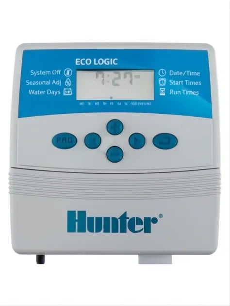 Programador de riego Hunter Eco-Logic de 4 estaciones, blanco y azul, con pantalla digital y botones de control.