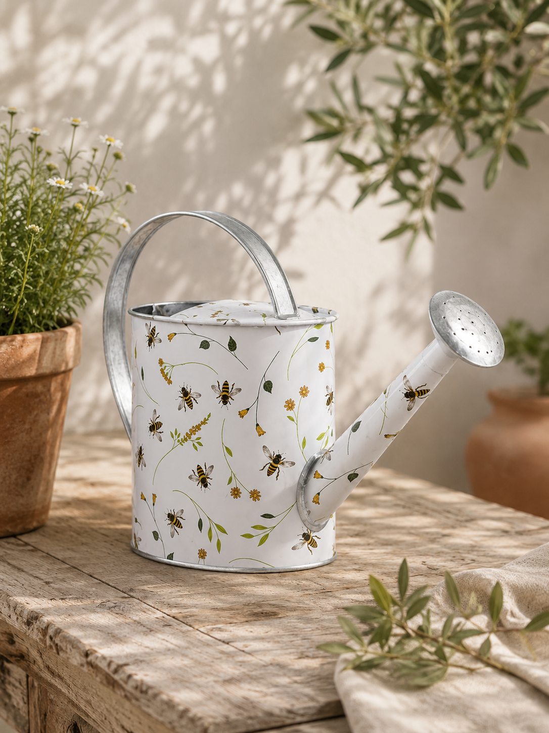 REGADERA CON ESTAMPADO DE ABEJAS