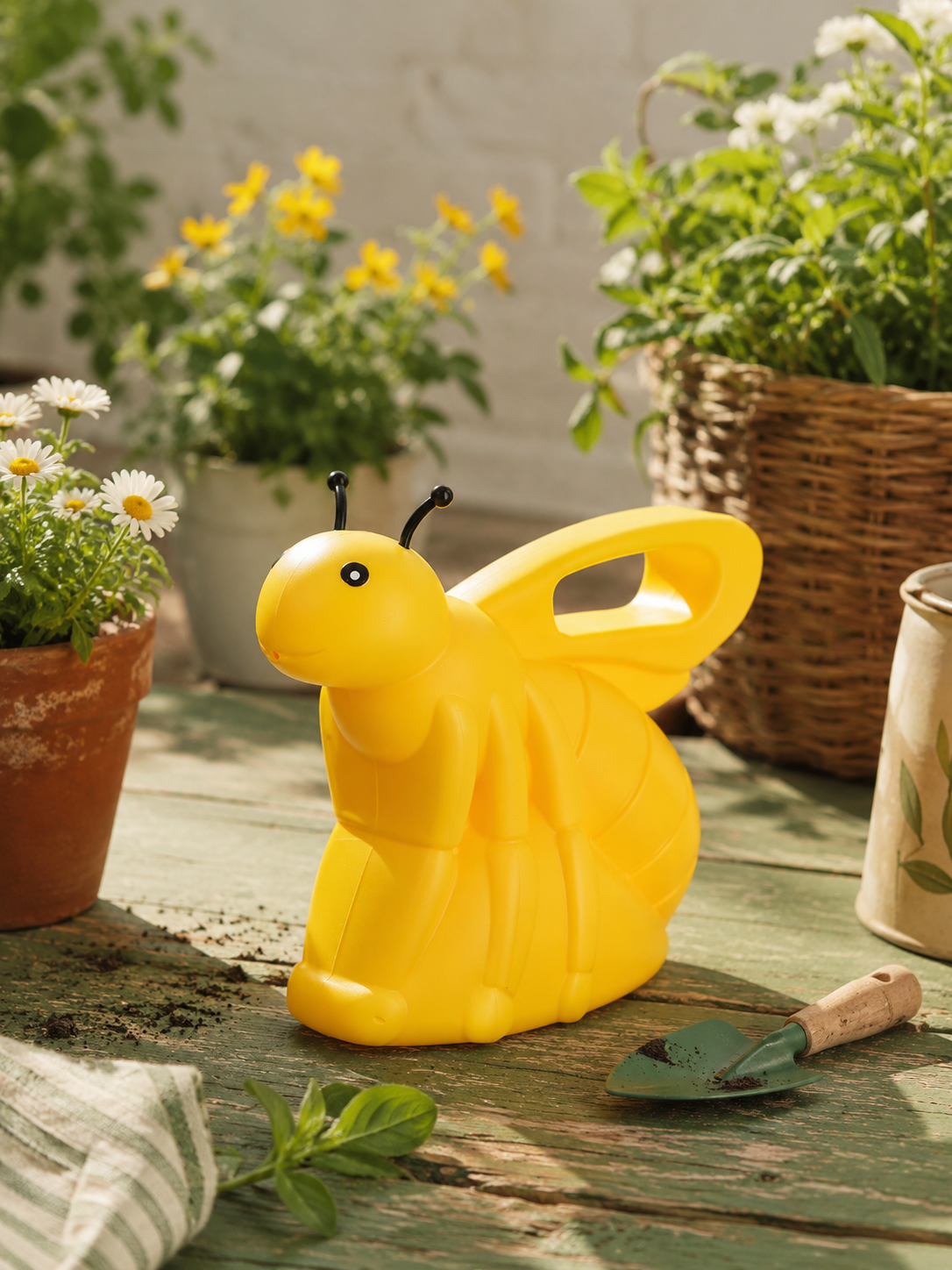 REGADERA INFANTIL FORMA ABEJA