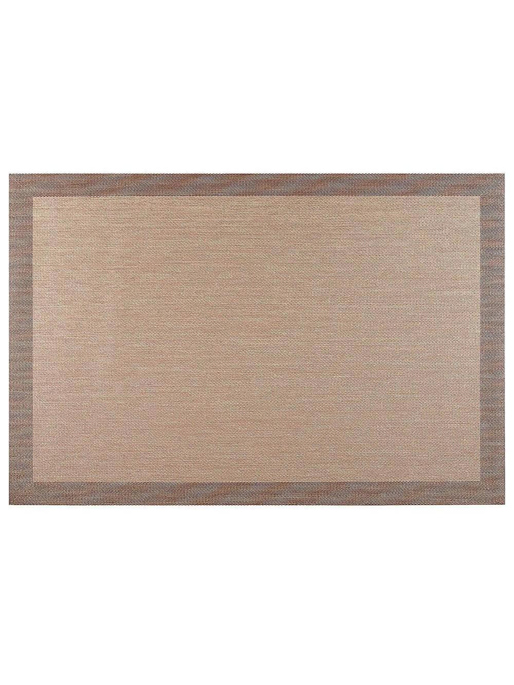 Alfombra Living Dec beige-toast rectangular con borde oscuro, textura tejida y diseño moderno.