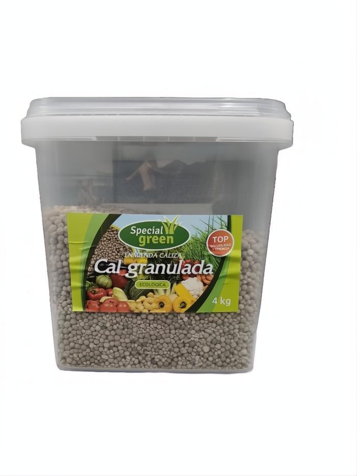 Transparent plastic tub of Special Green Cal Granulada Ecologica 4kg, showing light gray granules and a green label.