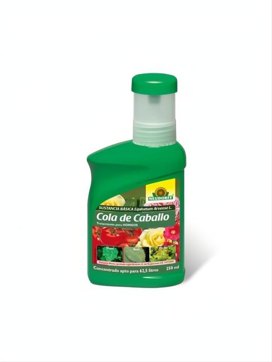Botella verde de 250ml de Cola de Caballo Neudorff, fortalecedor vegetal y fungicida natural.