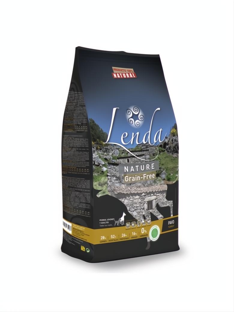 Saco negro de pienso Lenda Nature Grain-Free Pavo de 12kg para perros, con paisaje de montaña.