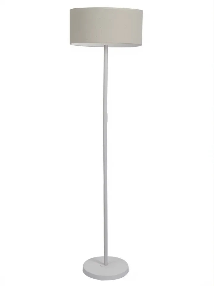 Lámpara de pie LED blanca de polietileno con pantalla cilíndrica, diseño moderno y luz fija.