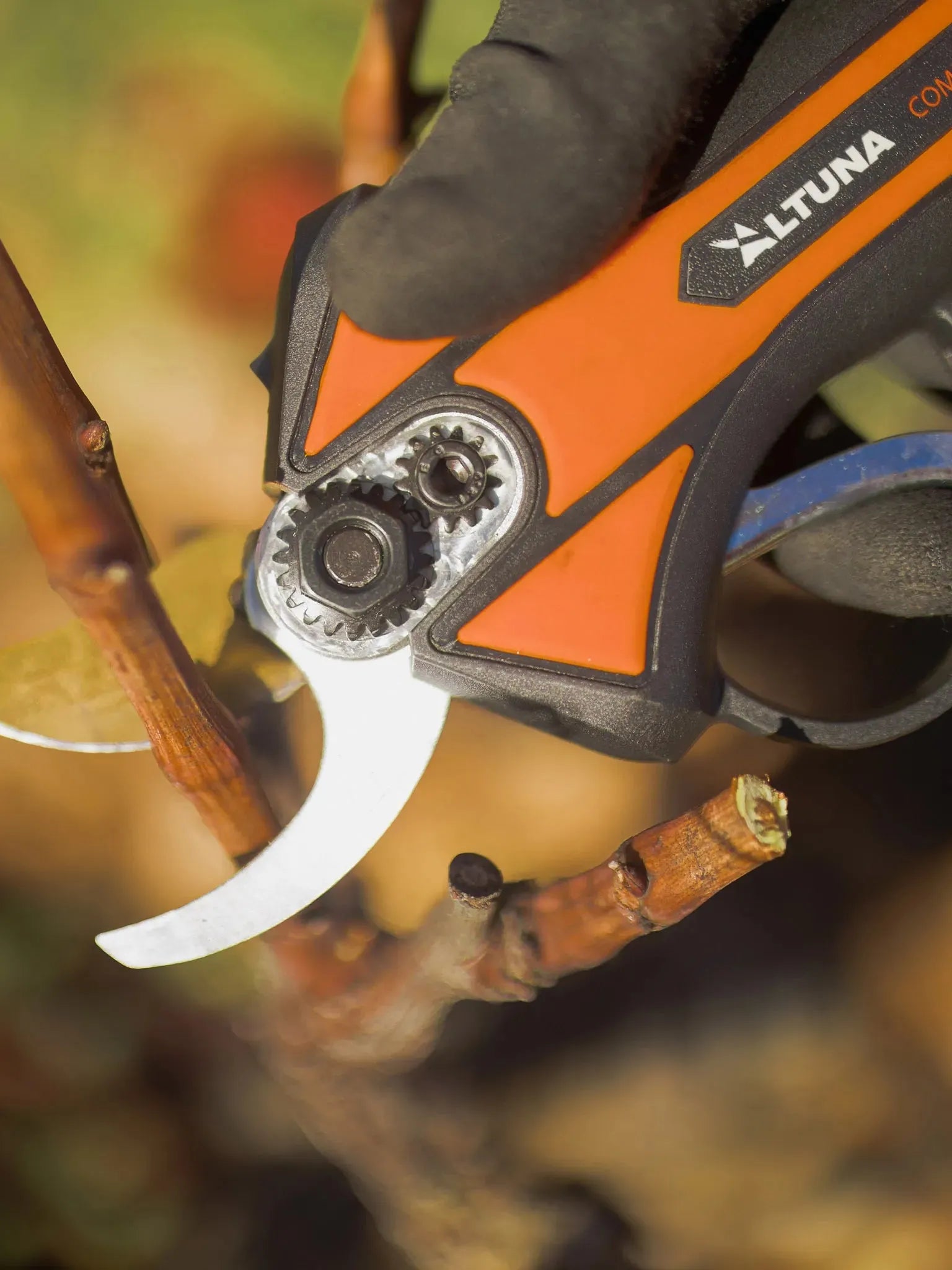 TIJERA BAT. CUCHILLA TITANIO 8V 5AH 25MM