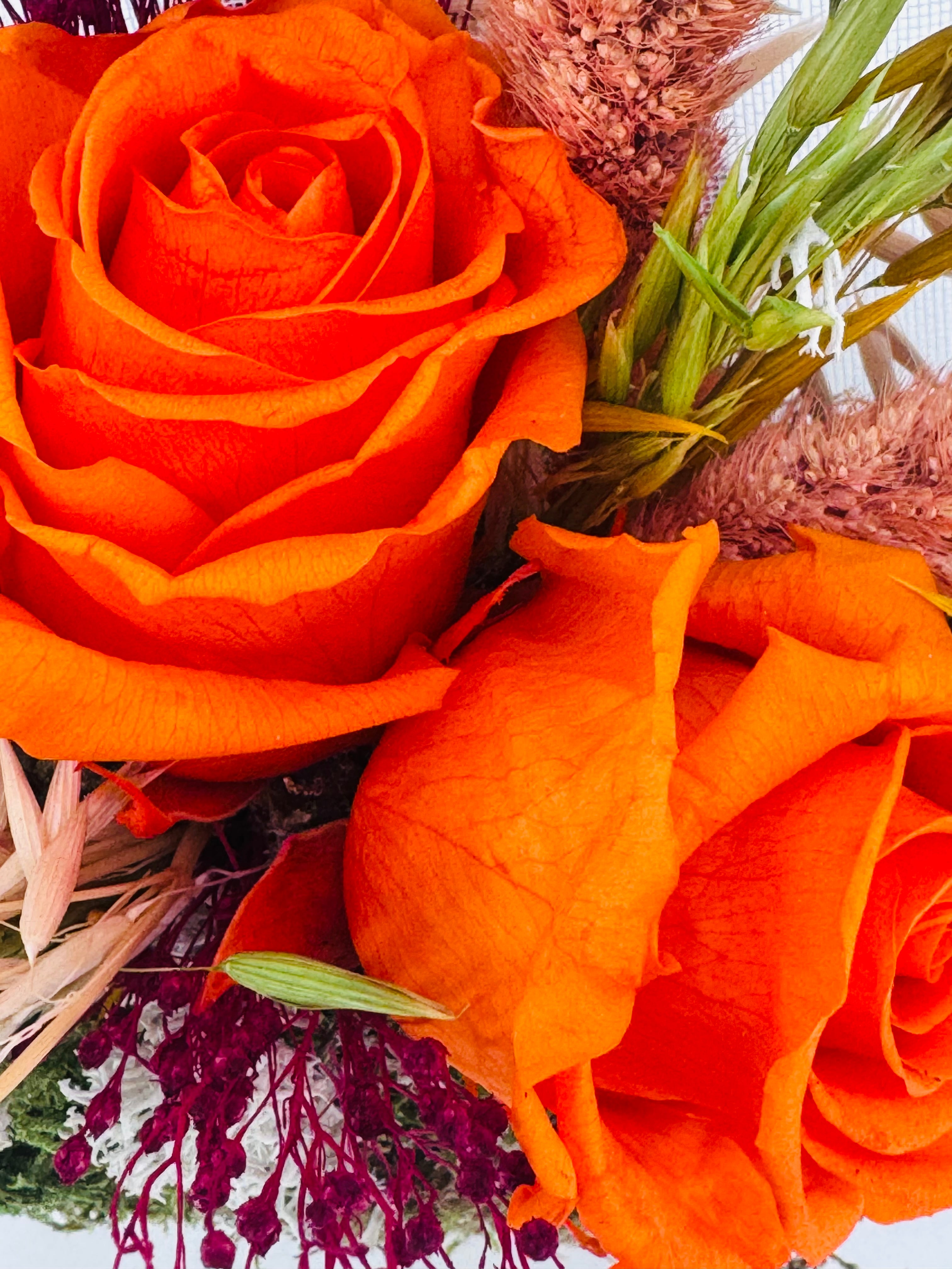 COMPOSICION FLORAL EN PENEIRA 20CM