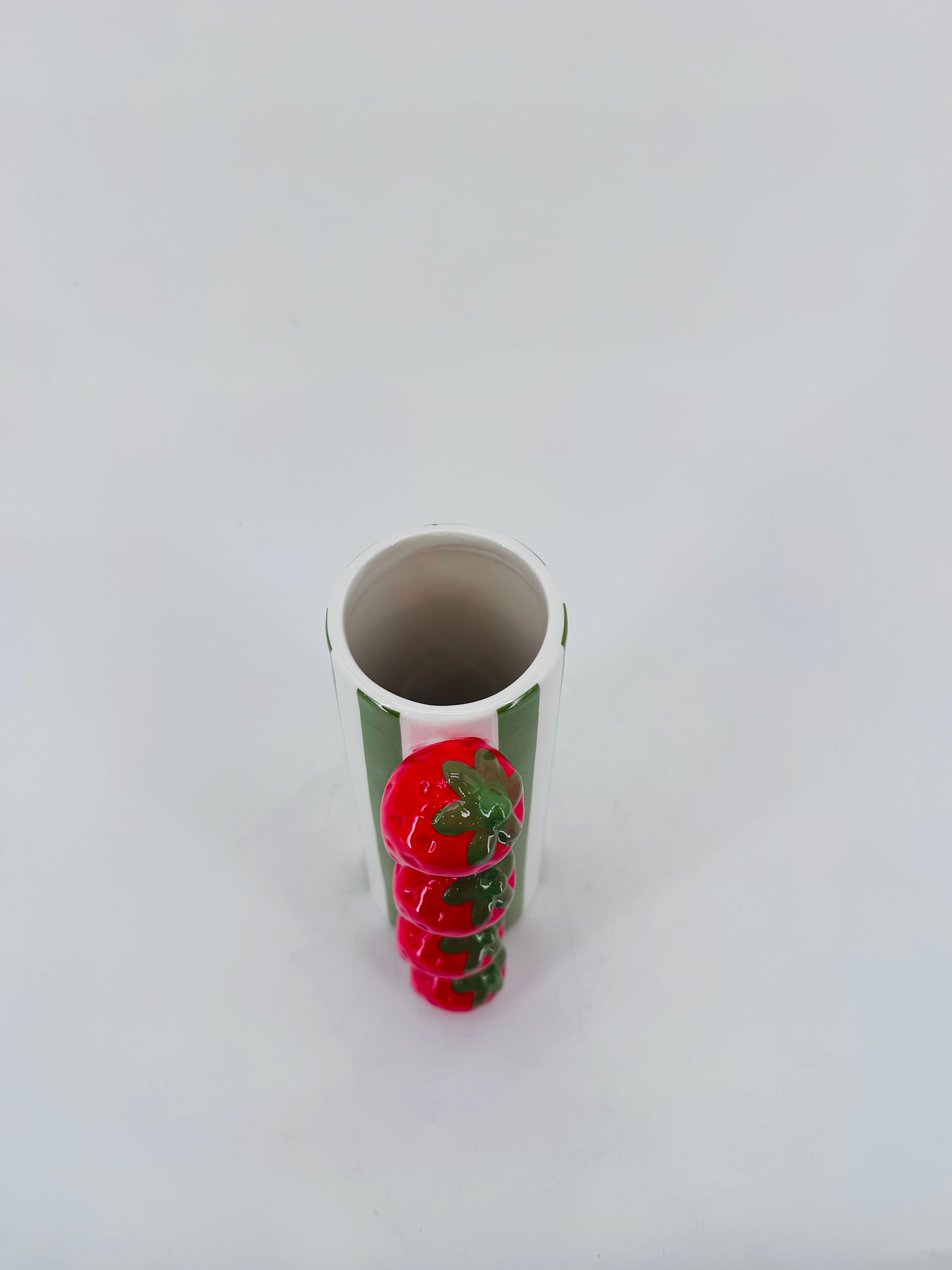 JARRON CON RALLAS VERDES Y CON FRESAS