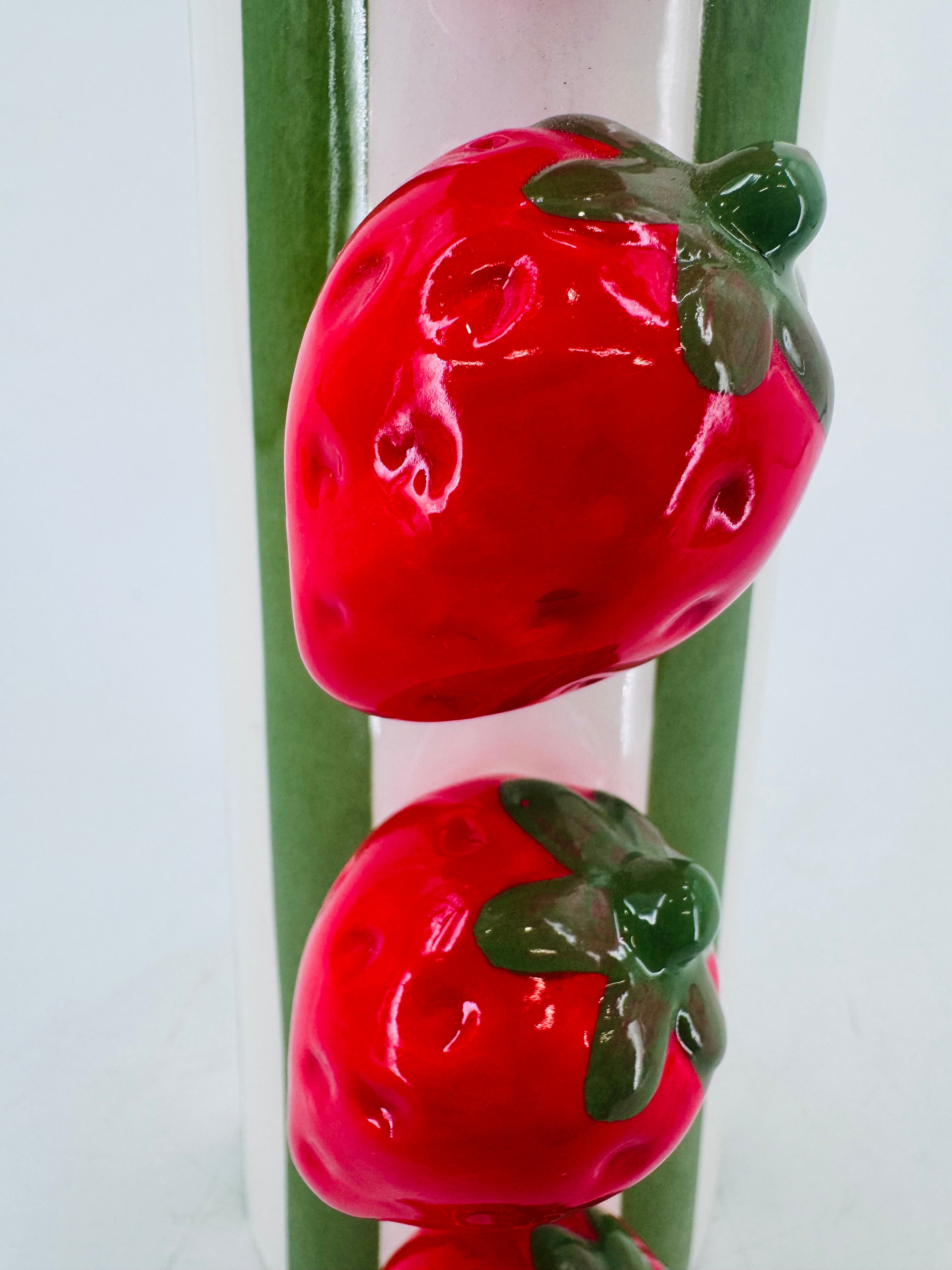 JARRON CON RALLAS VERDES Y CON FRESAS