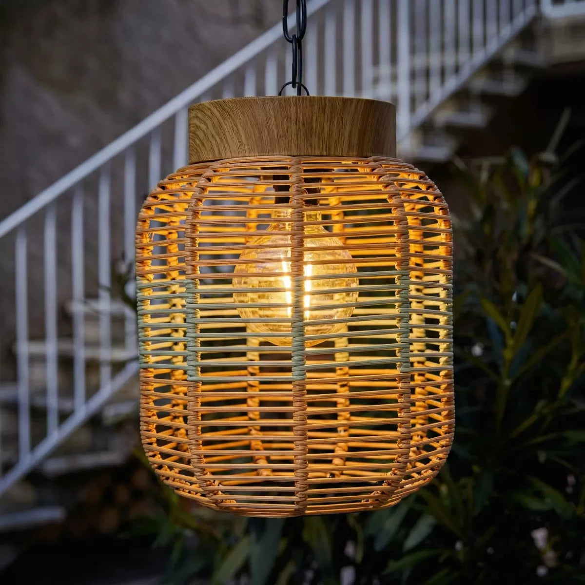 LÁMPARA SOLAR COLGANTE DE MIMBRE CON LUZ FIJA 20 CM